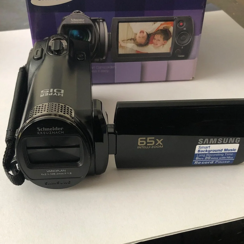 Samsung SMX-F50BN/XAA, Black Flash Memory SD Camcorder with 65x Zoom - Used